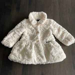 Calvin Klein
Toddler Girls
Faux Fur Coat
Size 24
Months Cream
Color
Polyester